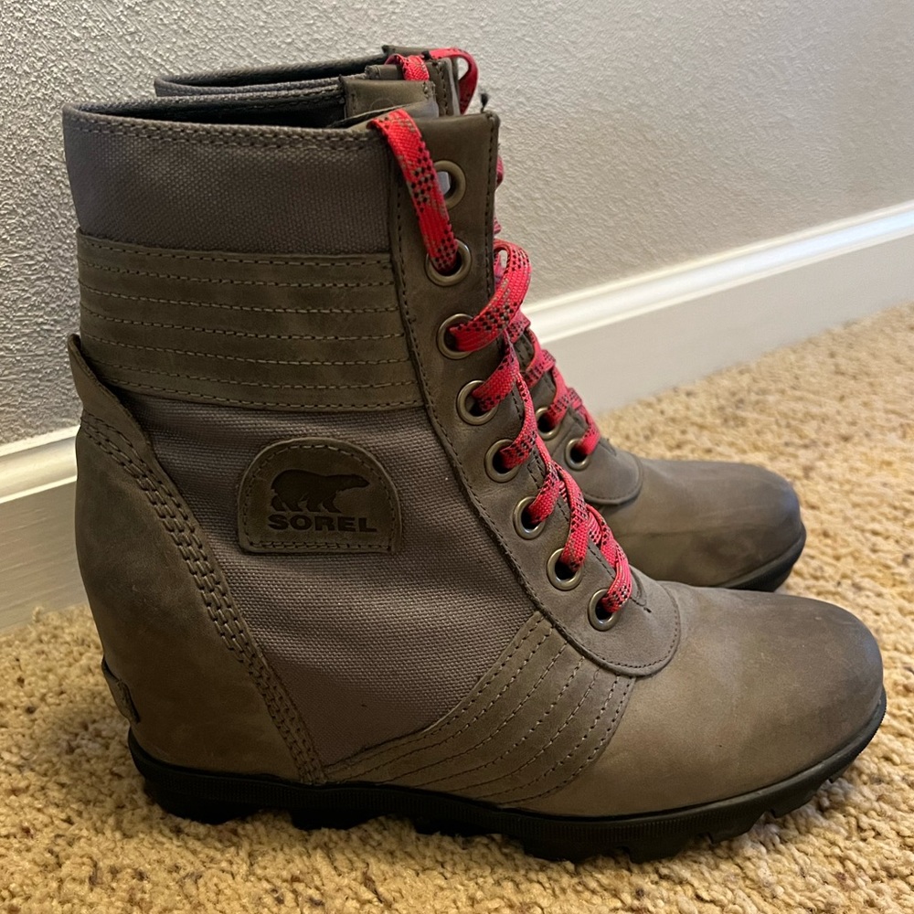 Sorel Lexi Wedge Boot / Size 9.5